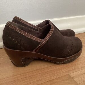 J-41 Adventure On women’s Brooke clogs suede leather brown size 7M